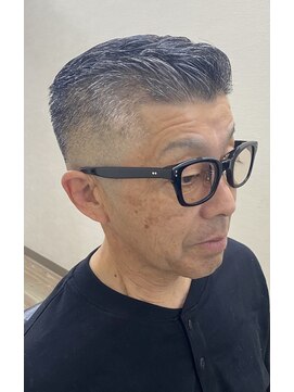 バーバースタイルズ 函館 ブリーチなしカラーとフェードスタイルサイドパート