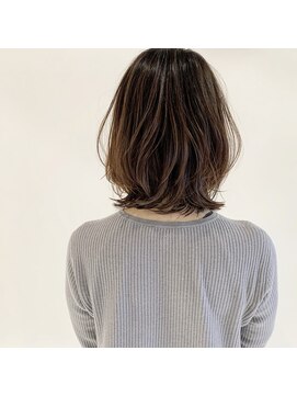 デフィー(DEFY) 外ハネマッシュレイヤースタイル