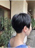 黒髪大人可愛いショート