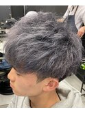 シルバー系カラー×束感マッシュ