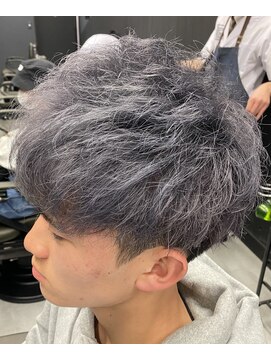 ルーダス(Rudus) シルバー系カラー×束感マッシュ