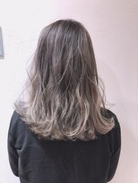 ティティ(TiTi)&nbsp;ハイトーンカラーホワイトグレージュ[TiTi_栗林れい]