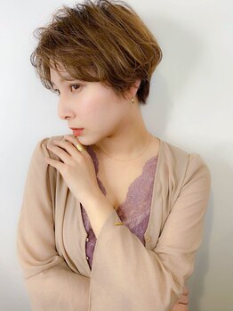 《印象や表情まで惹き立てる大人のショートヘア》本物志向の大人女性に贈る“本当の似合わせ”体験-。