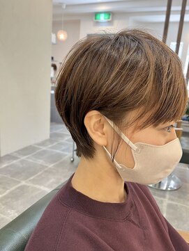 ジルチ ヘアー(Zilch hair) くせ毛を活かしたショートカット／くびれショート／白髪ぼかし