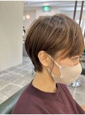 くせ毛を活かしたショートカット/くびれショート/白髪ぼかし