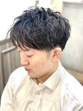 ミリオンバックス 上野(Million Bucks) スパイラルパーマ1ケ月後のメンテナンスカット<理容室>