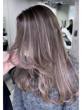 レディアル 大宮(REDEAL ope.) ハイライト　レイヤーカット　ミルクティーベージュ