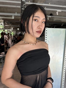 リム(LIM) ラインで魅せる、大人のストレートボブ