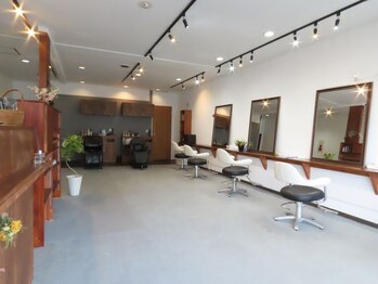 陽葵(HIMARI)の写真/お子様から学生さんまで幅広い層から支持されて通いやすいサロン♪温かい接客と空間にリピーターも多数◎