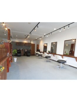 お子様から学生さんまで幅広い層から支持されて通いやすいサロン♪温かい接客と空間にリピーターも多数◎