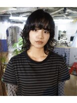 スイ(SUiii)&nbsp;暗髪でより可愛い。ゆるめレイヤーパーマ