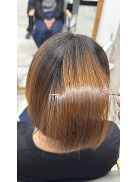 ホロ(holo-) つるりんちょ縮毛矯正×艶ボブ
