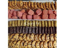 セルクル バイ ルスカ(Cercle by ruska)の雰囲気(専属パティシエ手作りの焼き菓子と、ドリンクでおもてなし♪)