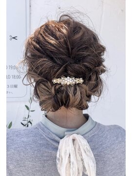 エルモ(ELMO) ゆるシニヨン系アレンジ