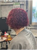 赤髪波巻きスパイラルパーマツーブロックスリークショート