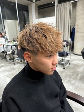 イーラ(era) 前下がりマッシュ外ハネ無造作刈り上げツーブロック