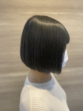 ラビス クローバー(Lovis clover) オリーブグレージュ シルキーベージュ 斜めバング