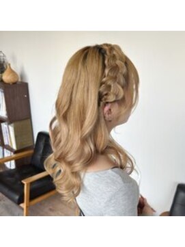 アパートメントヘアー カチューシャアレンジ（ヘアセット/ヘアアレンジ/髪質改善）
