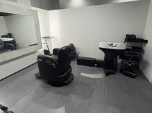 ヘアーナナシ(HAIR 774)の雰囲気（広いフロアが苦手な方、ゆっくりと寛ぎたい方は個室もあります）