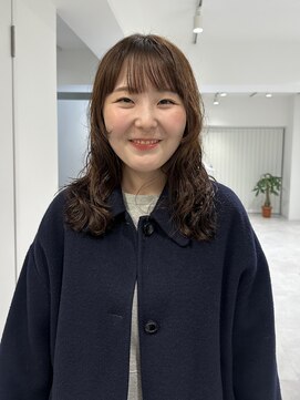 ミディアム_顔周りカット_くるくるパーマ