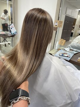 ノア(NOA by KENJE) ブリーチありグレージュ.