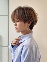 イヴォークトーキョーオーサカ(EVOKE TOKYO osaka)&nbsp;20代 おすすめヘア 耳かけ丸みショート 似合わせカット