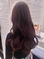 韓国風レッドカラーロング巻き髪アレンジ前髪カット