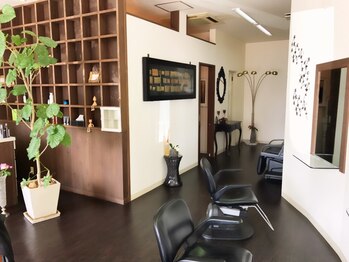 ヘアデザイン グロス(Hair Design GLOSS)の写真/一人一人のお客様との時間を大切にしてくれる居心地の良いサロン。