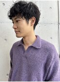 メンズニュアンスパーマ爽やかショート黒髪スタイル