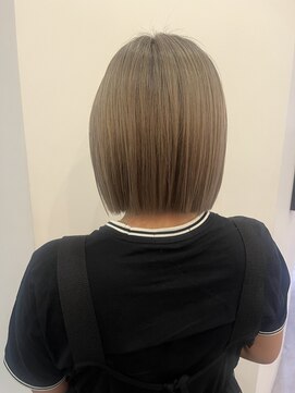 ニューカマー バイ ヘッドライト シブヤ(NEW COMER by HEADLIGHT shibuya) アッシュベージュ×ショート