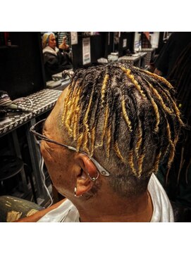 ゾーマ(ZOUMA) パイプドレッドパーマ