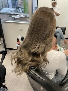 バズ サッポロ バイ フィーネ(BuzZ sapporo by Fi-Ne) 【BUZZ札幌】ブリーチなしのオリーブグリーンで赤味にサヨナラ！