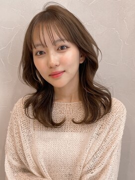 アグノス 青山(Agnos) 大人ガーリーダークアッシュミディアムレイヤーカット 小顔