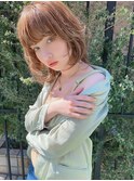 カジュアルフェミニンなレイヤーウルフミディ