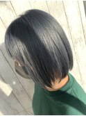 透明感シルバー×外ハネボブ