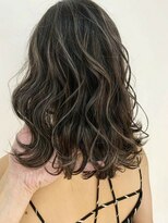☆grow 渋谷☆ハイライトで立体感！外ハネふわミディ