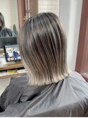 バレイヤージュカラー×切りっぱなしボブ
