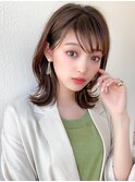 ホワイトグレージュショートボブ30代40代ひし形シルエット