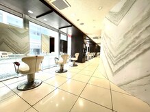 アース 千葉店(HAIR&MAKE EARTH)の雰囲気（2階フロア♪広くて落ち着いた空間です）