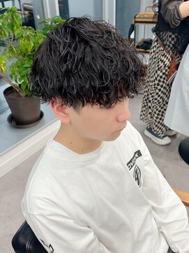 ネオリーブ クーロ メゾン 横浜(Neolive curro Maison) 波巻きスパイラル×ツイスパ フェザーパーマ MEN’S HAIR