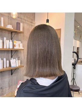 サネリ(Saneli) 切りっぱなしボブ×ミルクティーベージュ