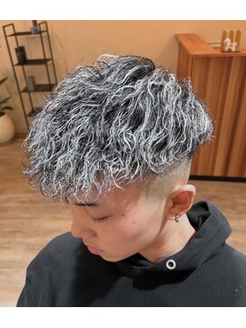 フロウ(Flow) ホワイトフルメッシュ×バロックパーマ