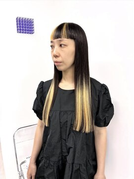 イラカ(elaka) ブラック×ハイトーン×ブロックカラー×ロングスタイル