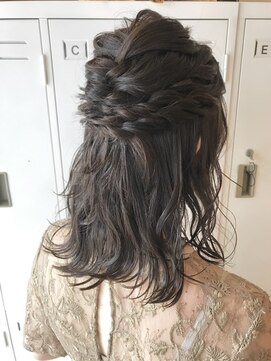 シファ(sifa) 華やかハーフアップ