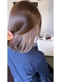 ベージュ系のイヤリングカラー