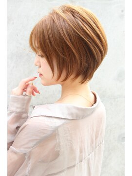 レウナ 外苑前(Reuna) 【30代40代50代】トップふんわりひし形ショートボブ