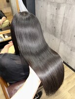 リプレイバイエクラート(REPLAY by ECLART)&nbsp;年齢不詳の美髪ストレート