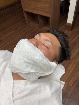 アンドスマイル(&smile)の写真/洗練されたシェービング技術で自分では難しい眉、耳周り、剃りずらい顔の側面のひげまで丁寧にお手入れ◎