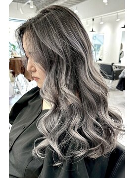 シエラ 心斎橋(CIERA.) ホワイトグレージュミニウルフデジタルパーマオリーブグレージュ