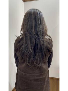 ファミリア ボンド(familiar BOND) 白髪ぼかしハイライト×ロングレイヤー